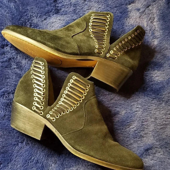 Vince Camuto pevista suede booties - Picture 3 of 9